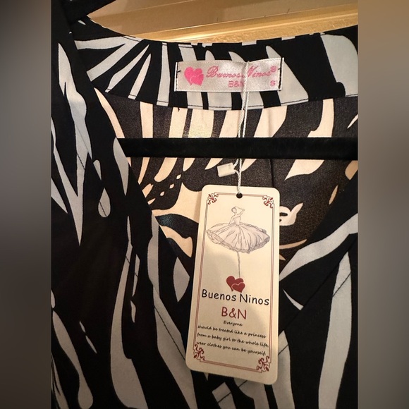 NWT BUENOS NINOS Dresses for Womens Summer Bell Sleeve V-Neck Shift Mini Size S - Picture 7 of 9